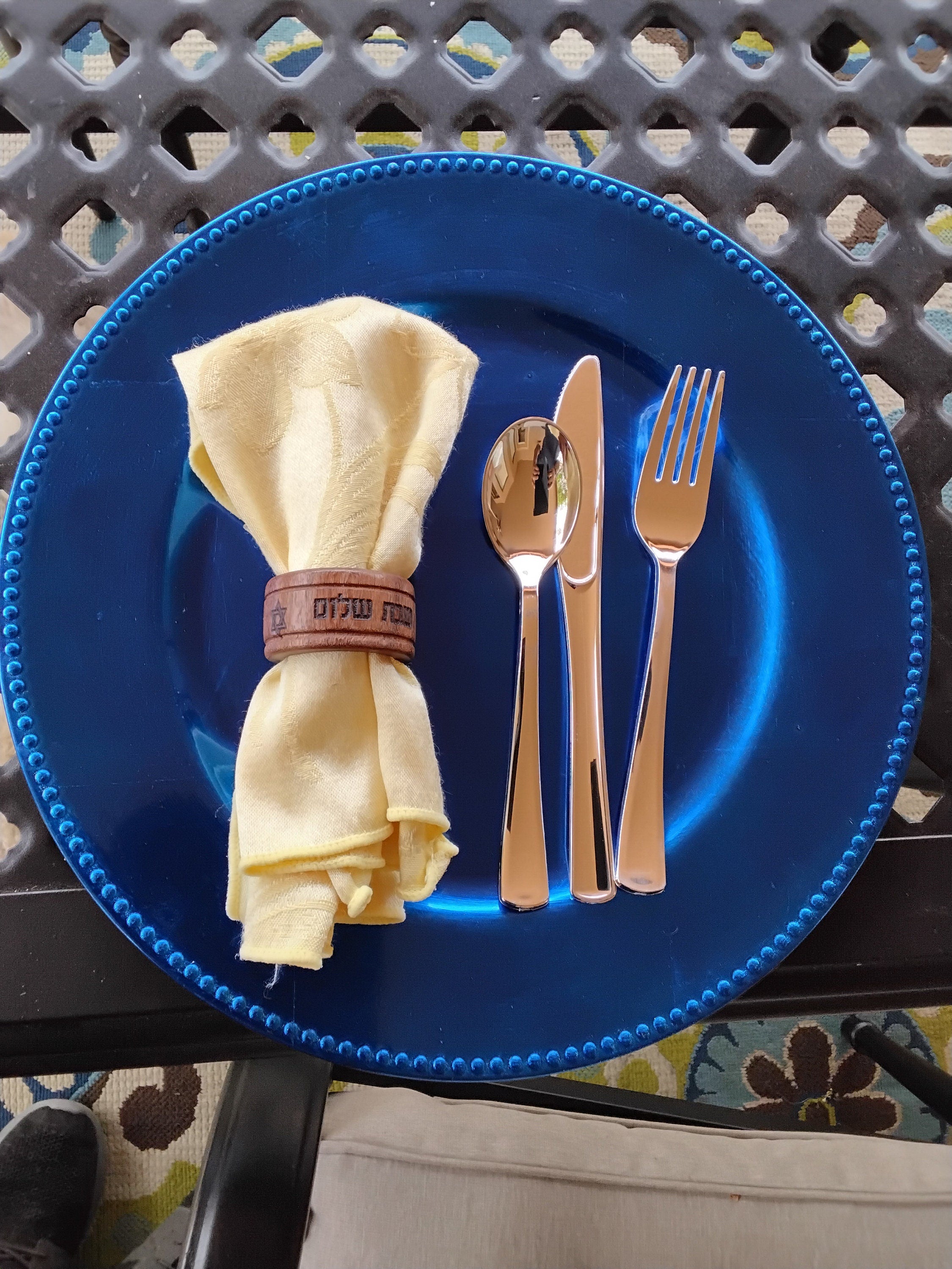 Wooden napkin rings set with Hebrew Shabbat Shalom dinner celebration with the star of David engraved on the wood rings, set of 4 rings.