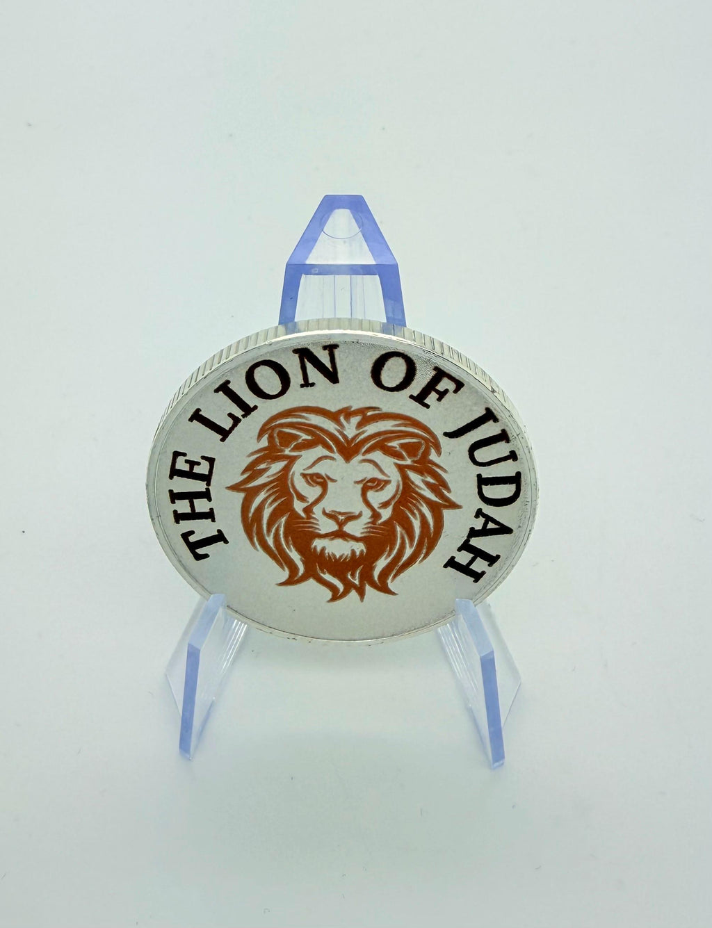 the lion of Judah engraved challenge coin made from brass or alloy comes with display stand
