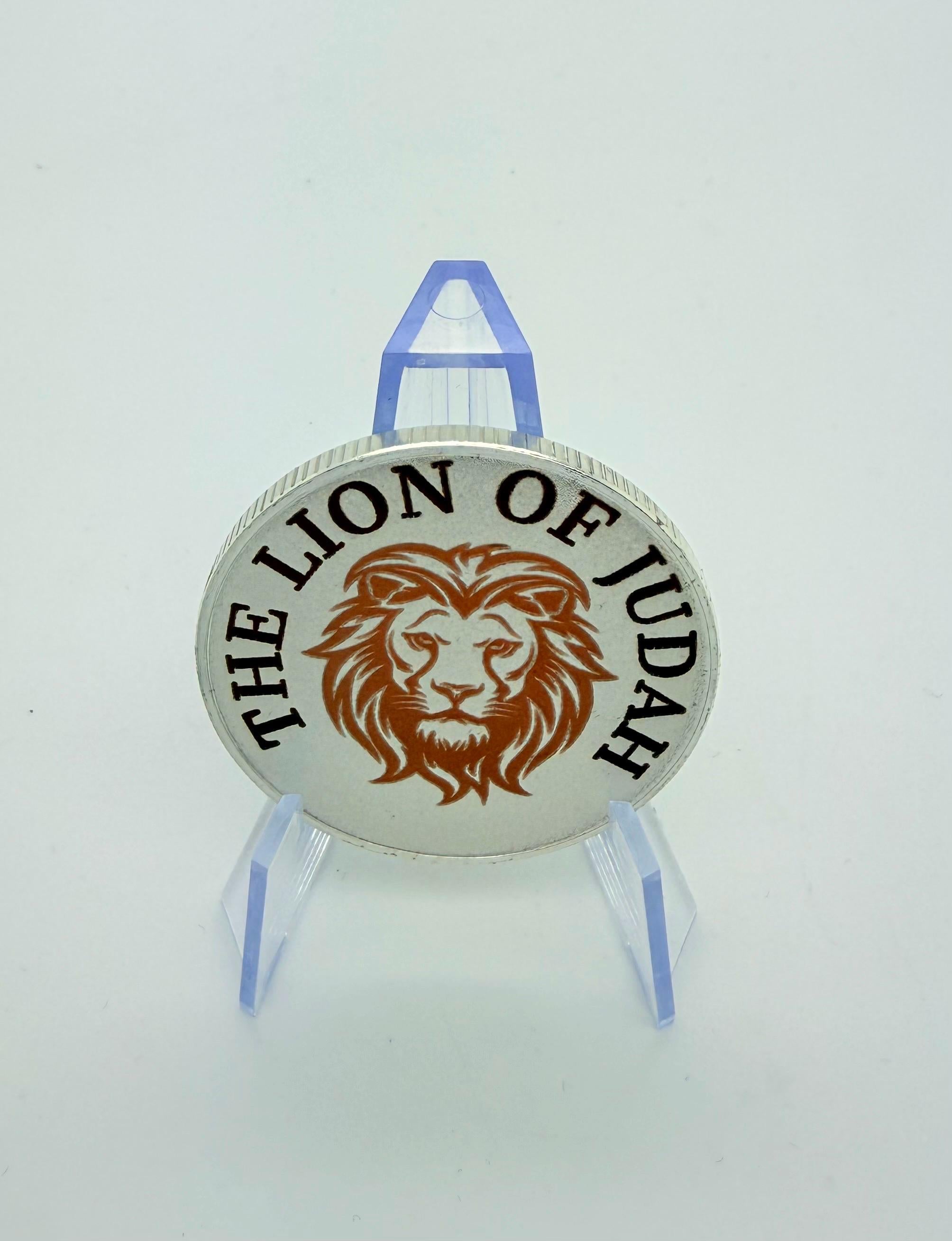 the lion of Judah engraved challenge coin made from brass or alloy comes with display stand