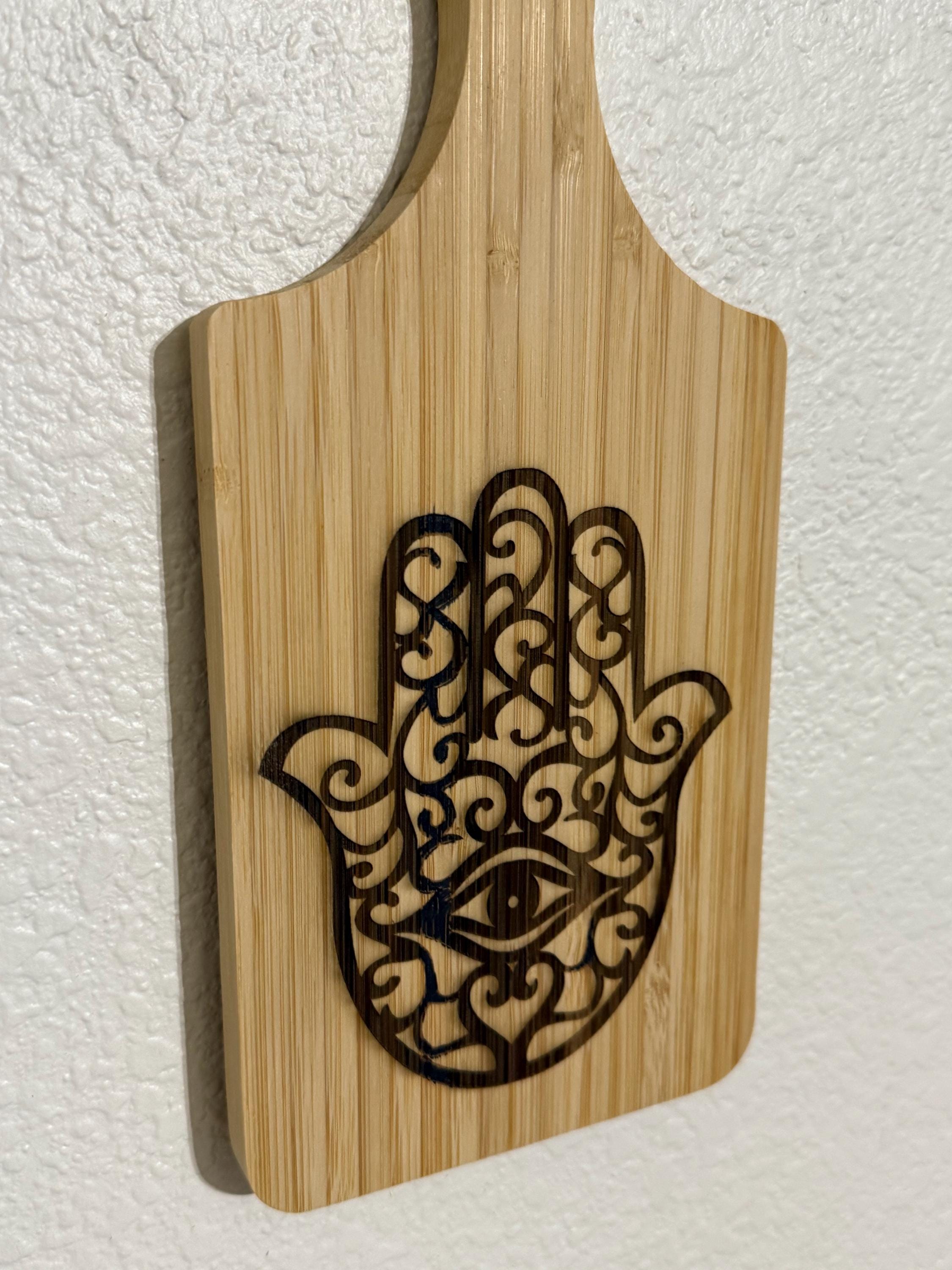 Shabbat shalom cutting board Bamboo wood with engraving of wine bottle glass with Hebrew and English Shabbat shalom or Hamsa cutting board