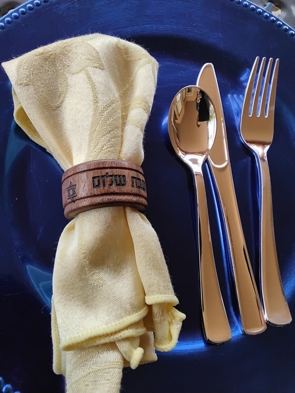 Wooden napkin rings set with Hebrew Shabbat Shalom dinner celebration with the star of David engraved on the wood rings, set of 4 rings.